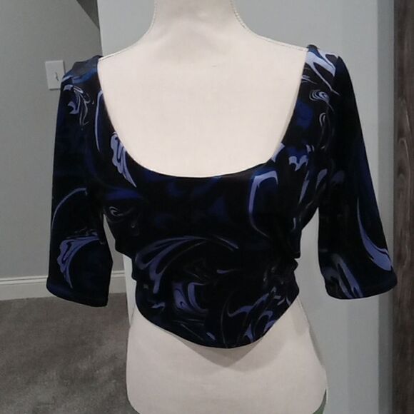 Athleta Exhilarate velvet athletic crop top. Blue & black Size xs, s, m NWT - Picture 4 of 7